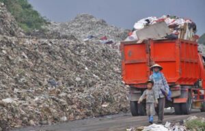 Bekasi Siagakan 456 Pesapon Hadapi Lonjakan Sampah Malam Tahun Baru 2026