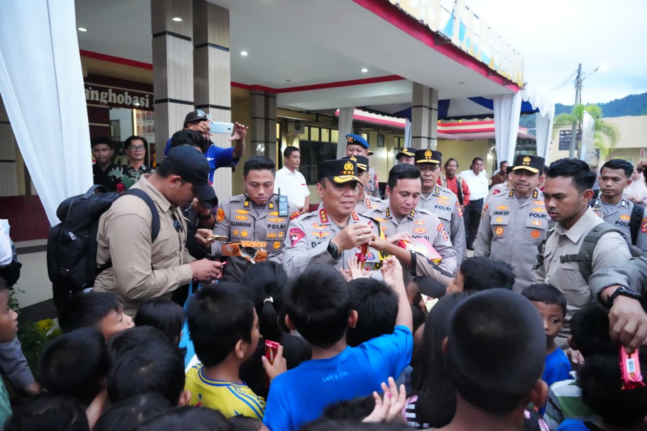Akses Distribusi Logistik Terputus, Polri Sediakan Alat Berat di Tapanuli Tengah