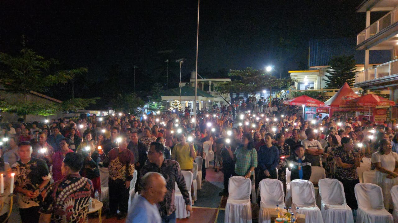Natal Hagai Hot Tio School Dihadiri Lebih 1.000 Warga, Usung Tema “Cinta Tanpa Syarat” 2 WhatsApp Image 2025 12 28 at 13.21.20