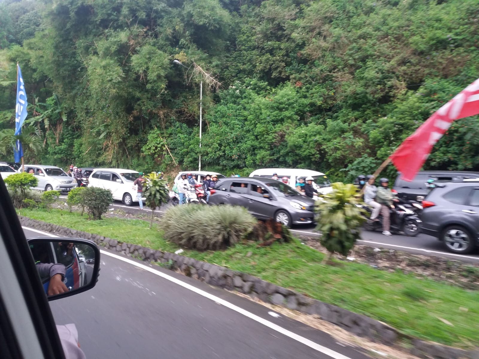 Kemacetan Jalur Wisata Puncak Bogor, Ritual Tahunan yang Sudah Beradaptasi Dengan Wisatawan