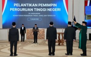 Kemdiktisaintek Lantik Direktur AKN Blitar, Pacitan, dan Aceh Barat