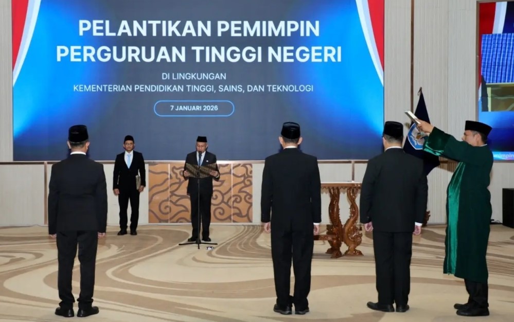 Kemdiktisaintek Lantik Direktur AKN Blitar, Pacitan, dan Aceh Barat