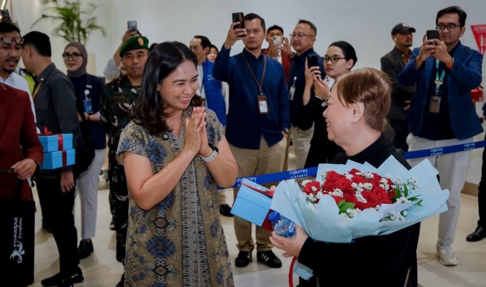 Wamenpar Sambut Wisatawan Pertama 2026 di Bandara Soekarno-Hatta
