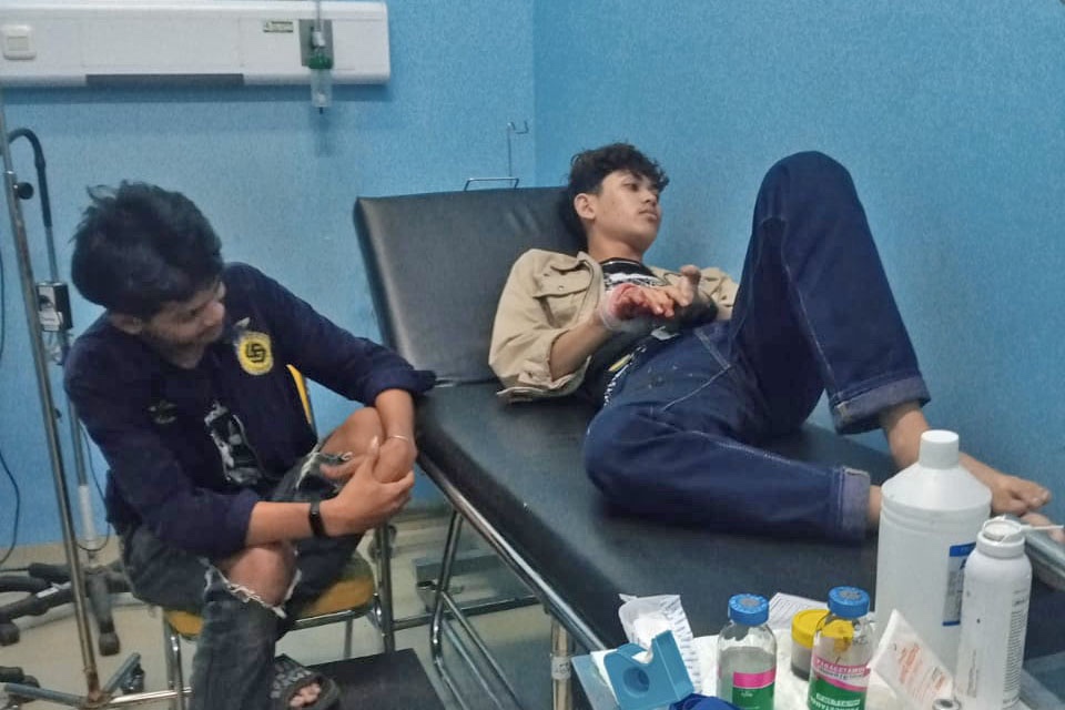 Gagal Rampas HP, Begal Ngamuk Bacok Tangan Remaja hingga Nyaris Putus di Bekasi