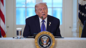 Trump Pertimbangkan Serangan Militer ke Iran, Israel Siaga Penuh