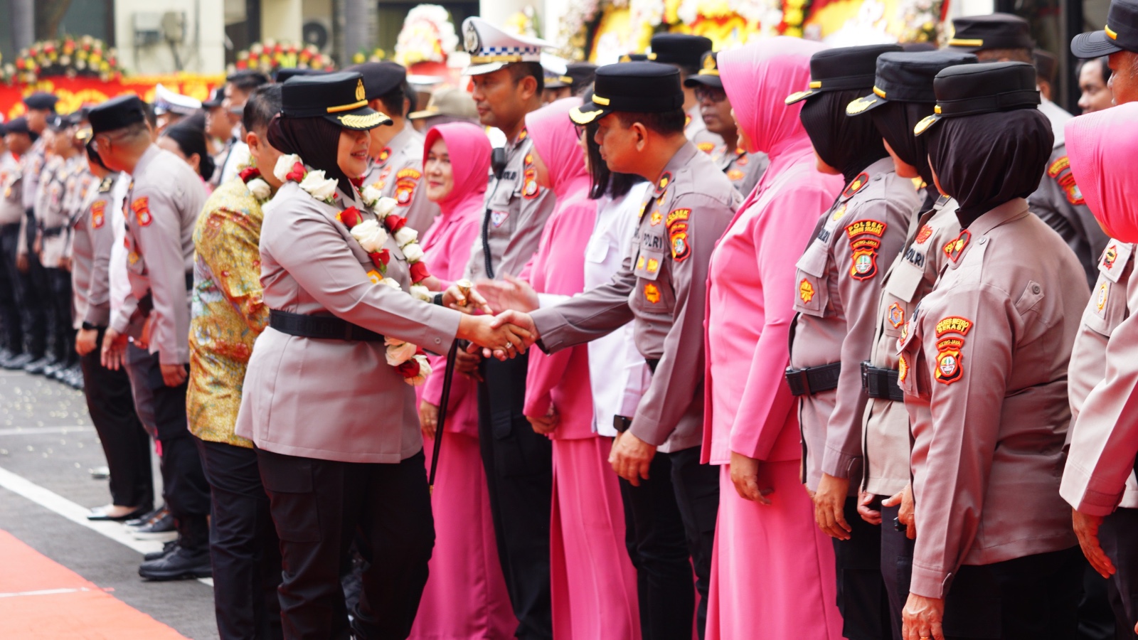 Momen Sertijab Kapolres Bekasi: Ditemani Jenderal KPK, Sumarni Janji Jaga Prestasi