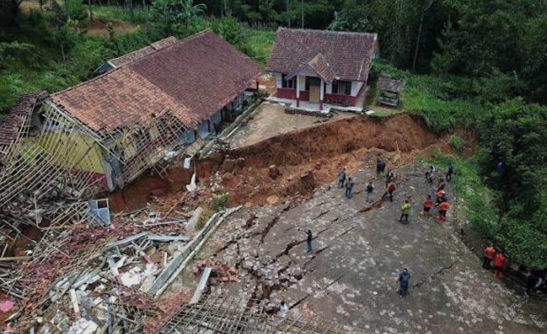 Banjir dan Longsor Terjang Kabupaten Bandung Barat, 82 Orang Dinyatakan Hilang