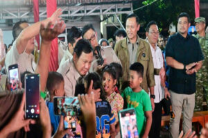 Ketika Presiden Prabowo Bernyanyi Lagu "Tanah Air" di Tengah Duka Pengungsi
