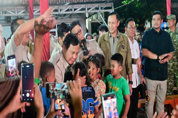 Ketika Presiden Prabowo Bernyanyi Lagu “Tanah Air” di Tengah Duka Pengungsi