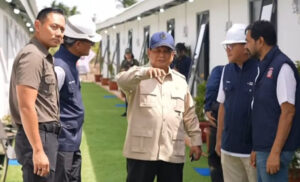 Tak Perlu Status Bencana Nasional, Prabowo Pilih Turun Langsung ke Pengungsian