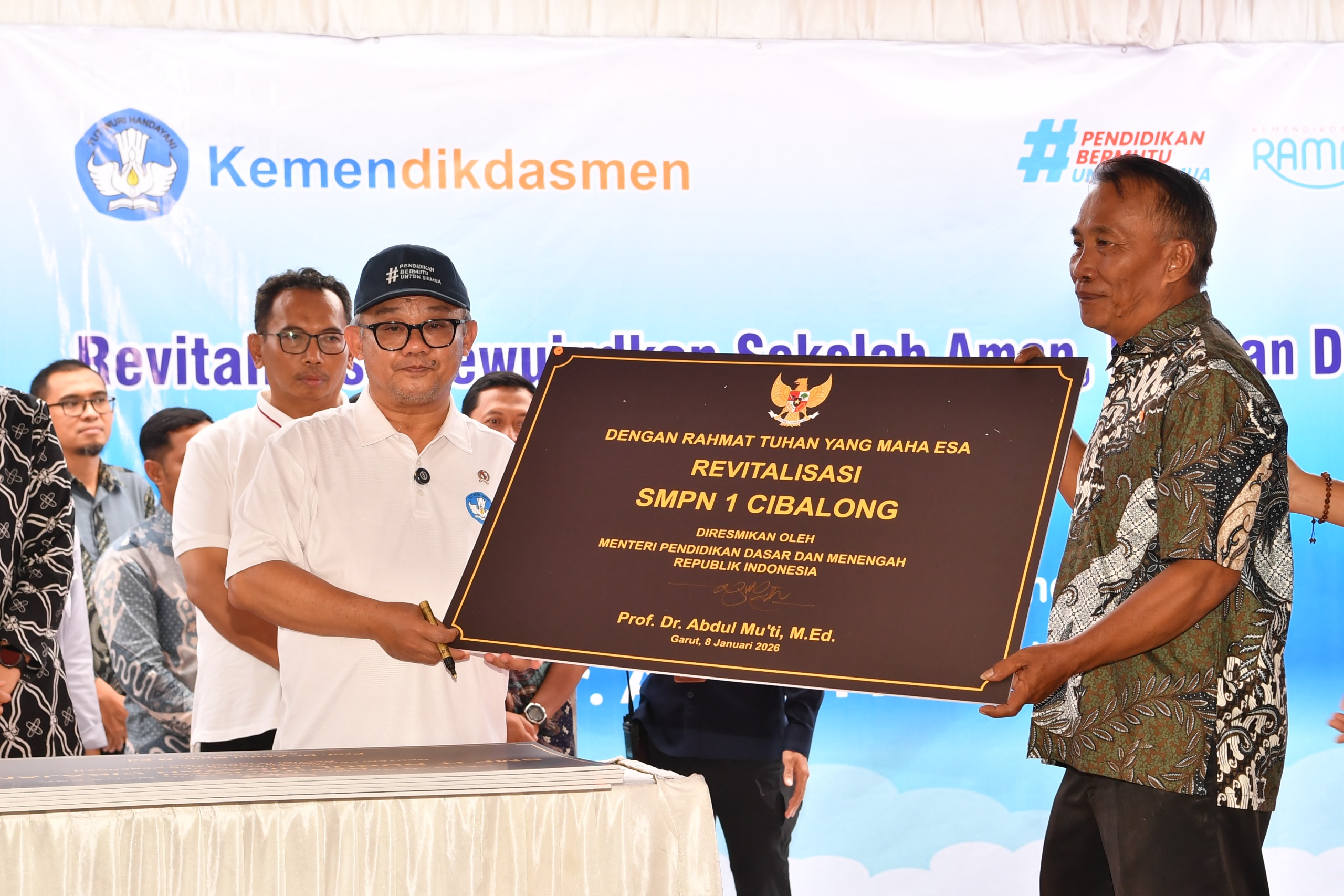 Mendikdasmen Resmikan 78 Sekolah di Garut, Revitalisasi Pendidikan Tembus 95 Persen!