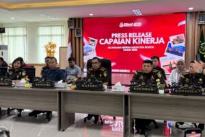 Kejari Kabupaten Bogor Panen Prestasi 2025: 6 Perkara Diselesaikan Lewat RJ, Keuangan Negara Diselamatkan Rp73,1 Miliar 5 Kejari Kabupaten Bogor Panen Prestasi 2025: 6 Perkara Diselesaikan Lewat RJ, Keuangan Negara Diselamatkan Rp73,1 Miliar