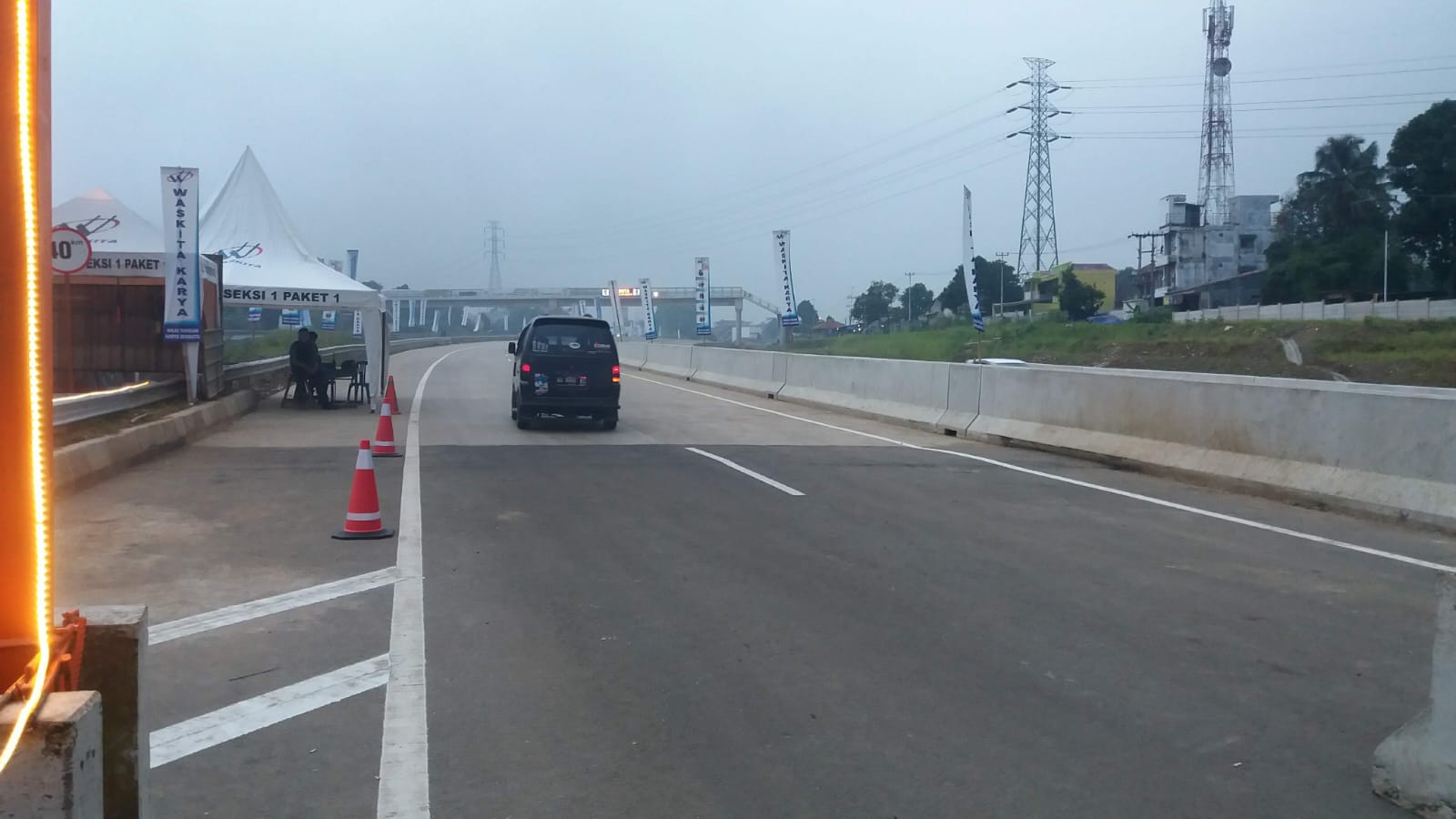 Terapkan One Way Sepenggal, Satlantas Polres Sukabumi Efektif Atasi Kemacetan di Tol Bocimi 2 WhatsApp Image 2026 01 05 at 18.58.24