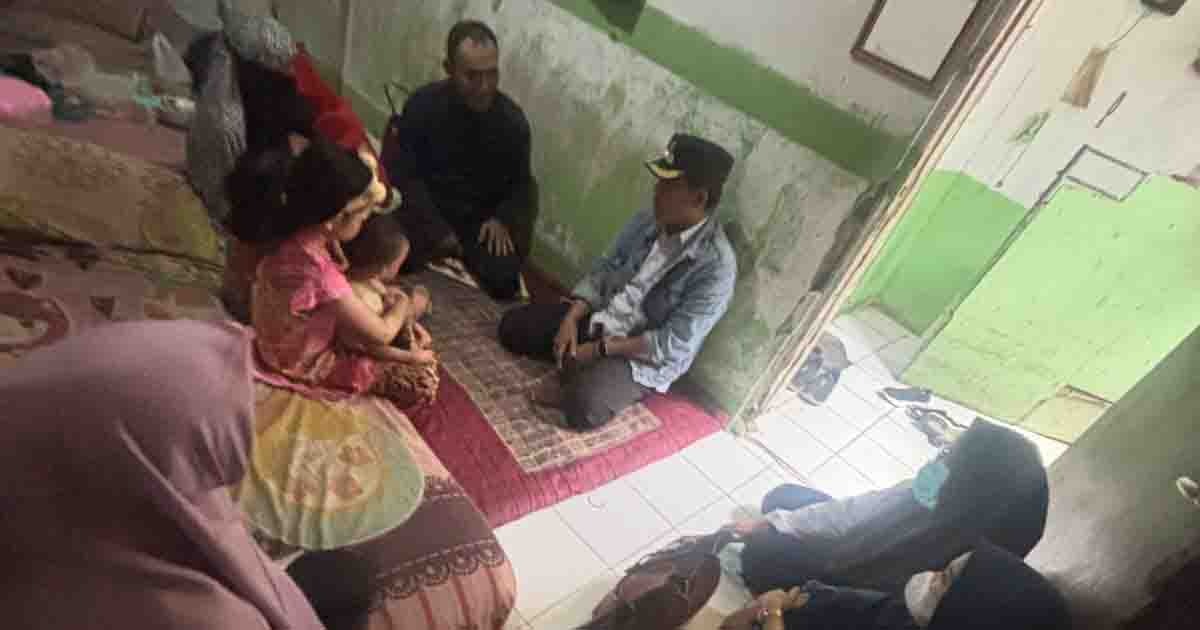 Lurah H. Setia Budi Tinjau Warga Sakit di RW 007, Serahkan Bantuan Pangan Sesuai Kebutuhan Gizi