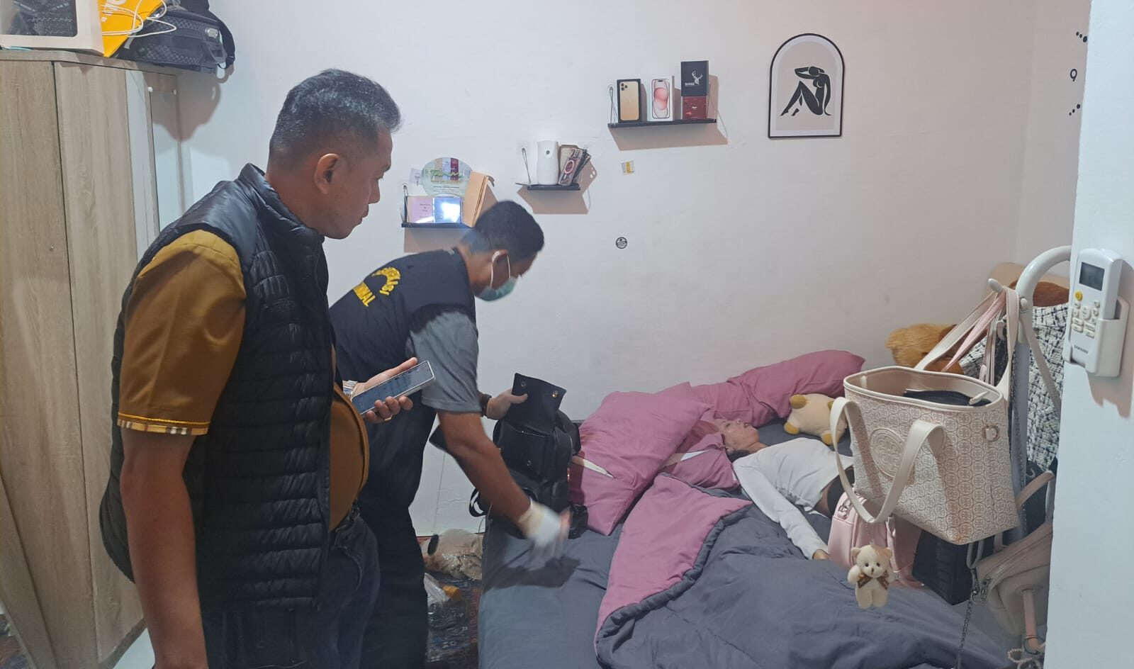 Gempar! Terapis Cantik Tewas dalam Kamar Kos di Bekasi, Polisi Selidiki