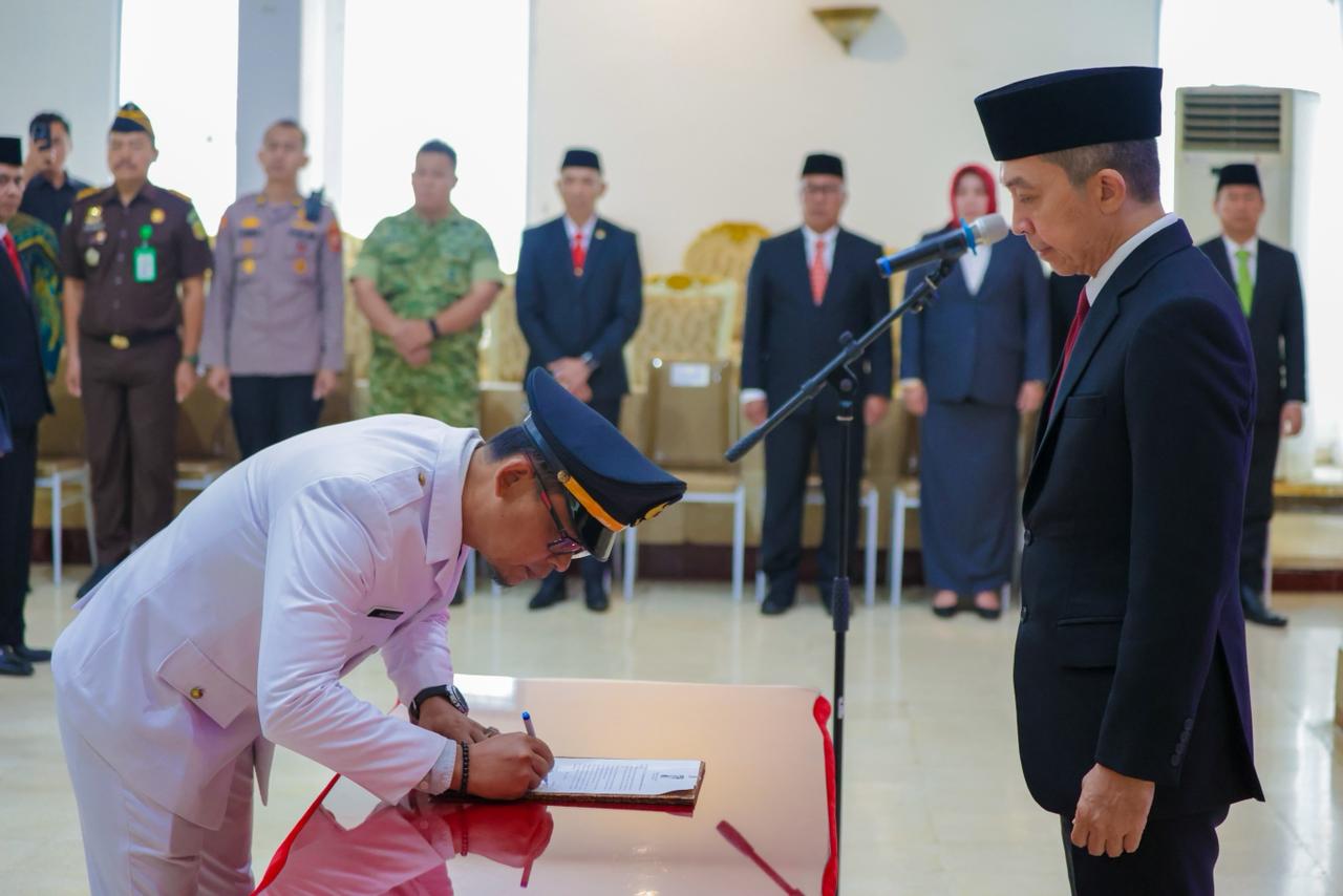 Lantik 12 Pejabat, Wali Kota Bogor: Berikan Layanan Terbaik untuk Masyarakat Kota Bogor