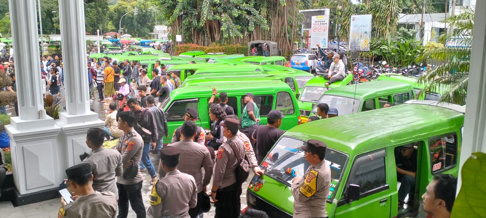 Puluhan Tahun Mengaspal, Sopir Angkot Bogor Terancam Kehilangan Mata Pencaharian
