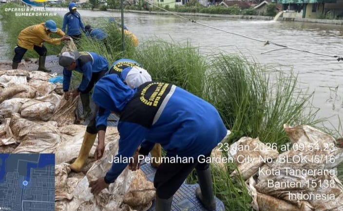 Tanggul Garden City Jebol, Pemkot Tangerang Siapkan Ribuan Karung Kisdam dan Perluas Dapur Umum
