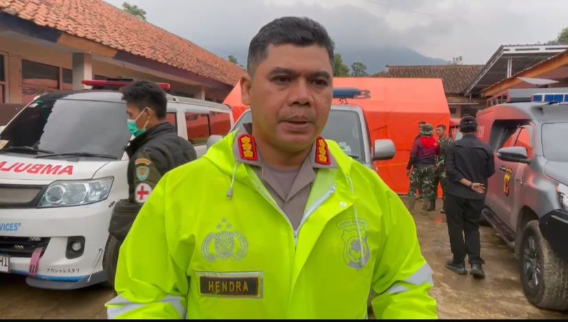 Polri Terjunkan 6 Anjing Pelacak Bantu Pencarian Korban Longsor di Bandung Barat
