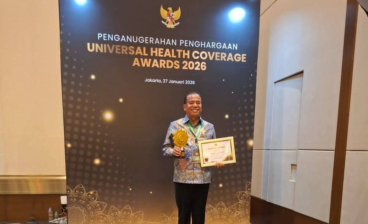 Komitmen Jamin Kesehatan Warga, Bupati Karo Raih UHC Award 2026