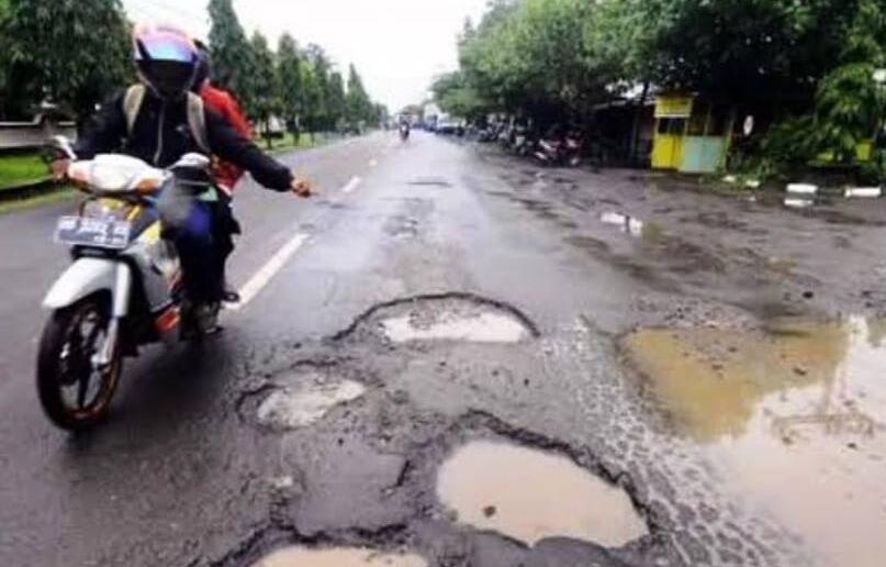 Jalan Berlubang Akibat Banjir Makan Korban, 27 Kecelakaan Terjadi Sepanjang Januari