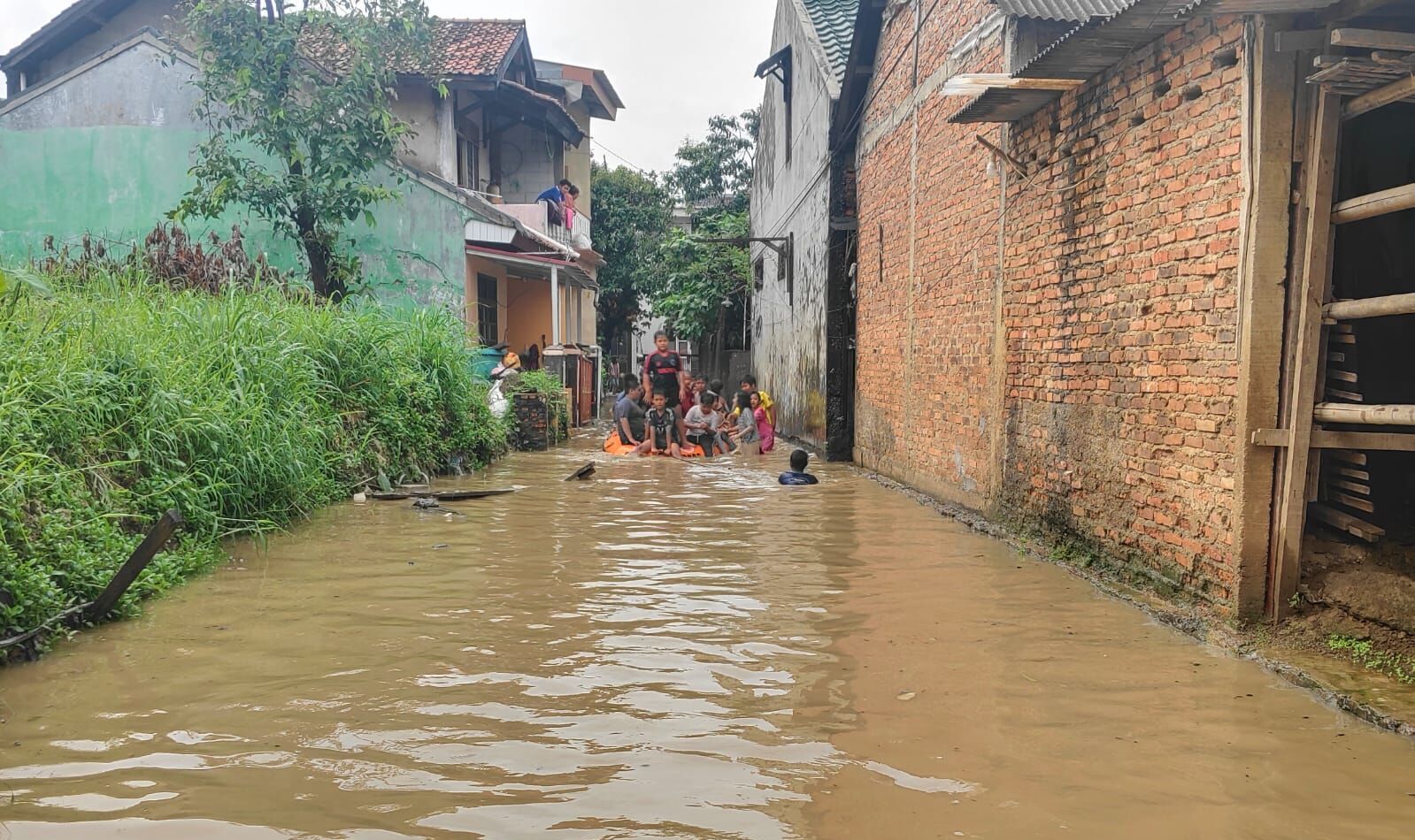 Hujan Semalaman, Enam Kecamatan di Kota Bekasi Terendam Banjir