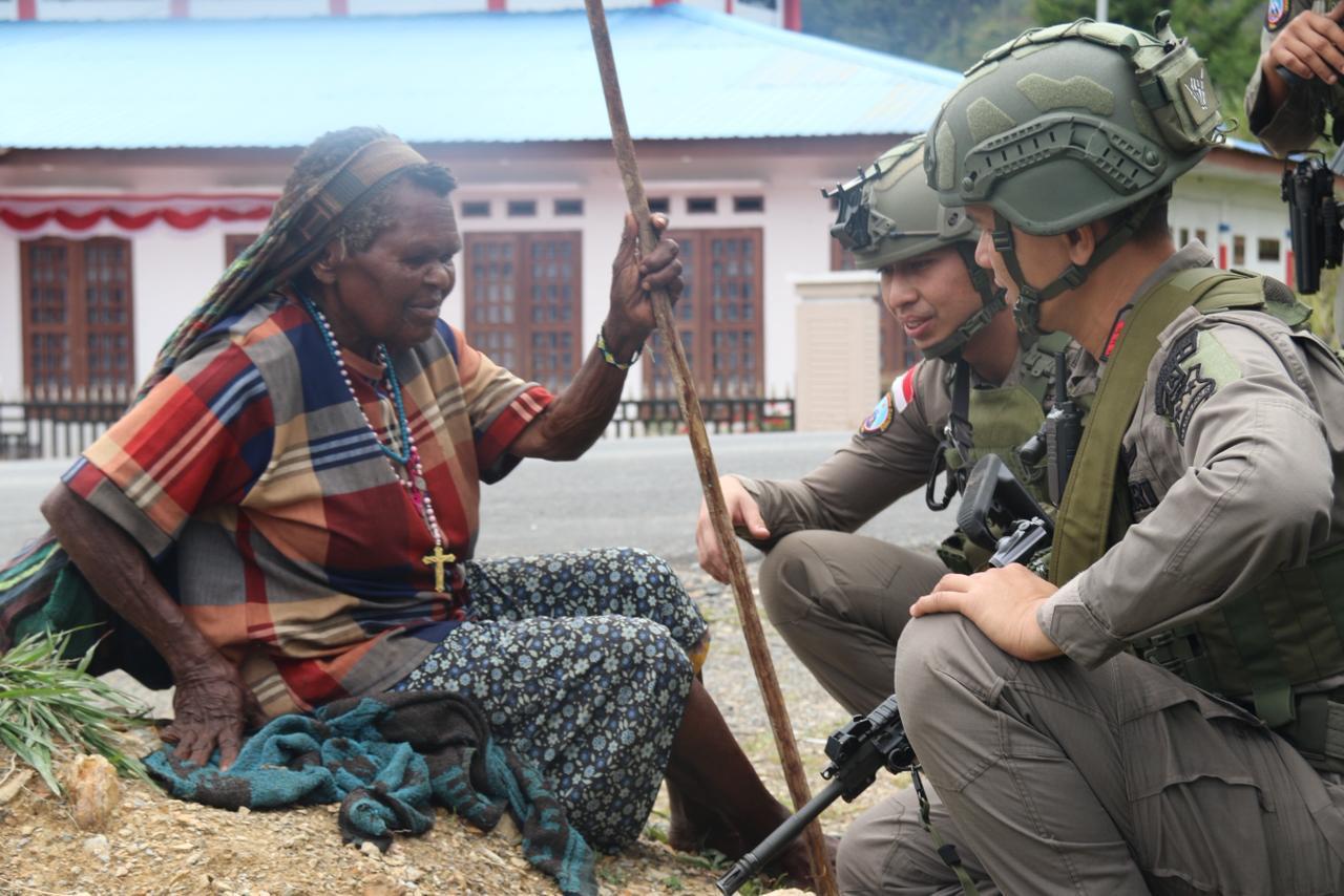 Sentuhan Kemanusiaan di Tengah Pegunungan Intan Jaya 1 Sentuhan Kemanusiaan di Tengah Pegunungan Intan Jaya