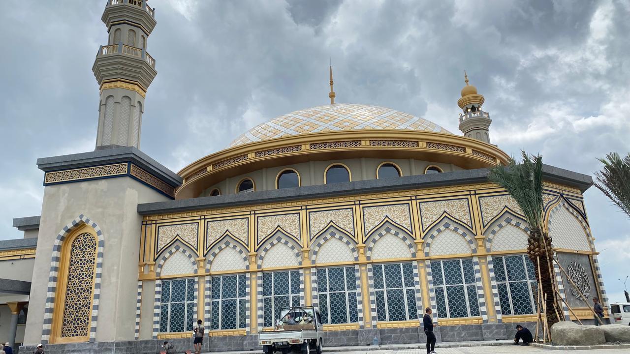 Dari Masjid Al-Ikhlas hingga Kinerja Saham PANI: Harmoni Konstitusi, Kawasan Plural, dan Dampak Ekonomi PIK 2