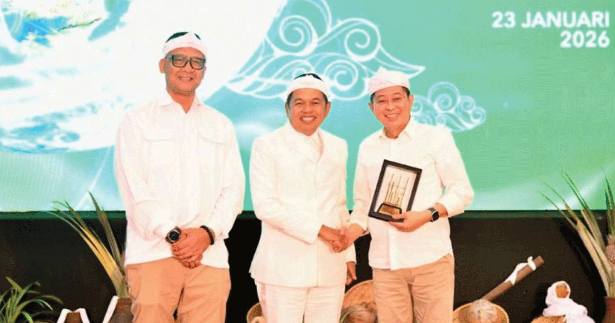 Gubernur Jabar Tantang Bank BJB Raih Laba Rp 2,2 Triliun