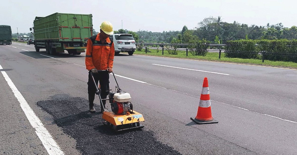 Hujan Ekstrem Picu Kerusakan Perkerasan, ASTRA Tol Tamer Siaga Penuh Perbaiki Ruas Tangerang–Merak 1 Hujan Ekstrem Picu Kerusakan Perkerasan, ASTRA Tol Tamer Siaga Penuh Perbaiki Ruas Tangerang–Merak