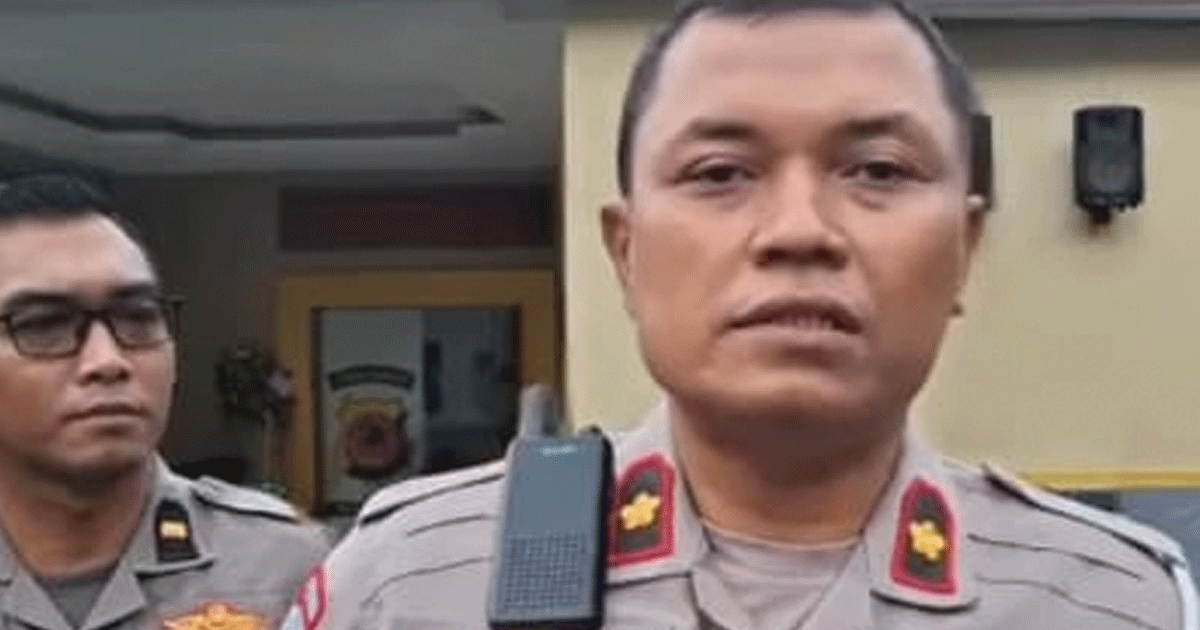 Mabuk dan Ugal-ugalan, Sopir Angkot Tabrak Ojol yang Sedang Melaju di Jalan Raya 1 Mabuk dan Ugal-ugalan, Sopir Angkot Tabrak Ojol yang Sedang Melaju di Jalan Raya