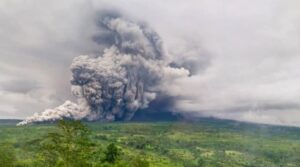 Awal Tahun 2026, Gunung Semeru Erupsi Sampai Empat Kali dan Abu Vulkaniknya Capai 900 Meter