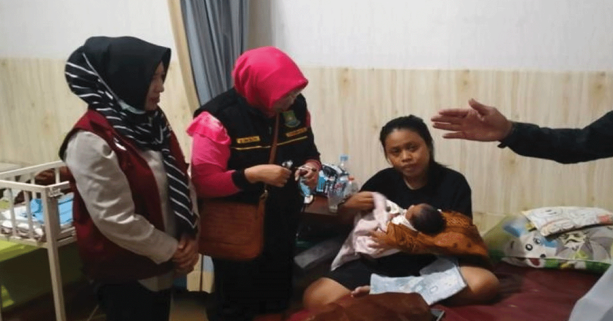 Bayi Lahir Selamat di Tengah Banjir Cipondoh, Pemkot Tangerang Pastikan Kondisi Sehat 1 Bayi Lahir Selamat di Tengah Banjir Cipondoh, Pemkot Tangerang Pastikan Kondisi Sehat