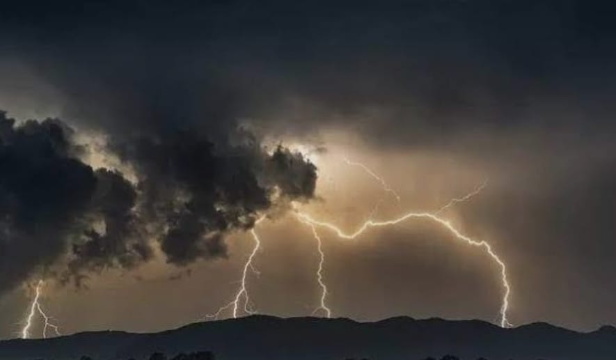 Malam Ini Jabodetabek Berpotensi Diguyur Hujan Petir, Cek Wilayahnya