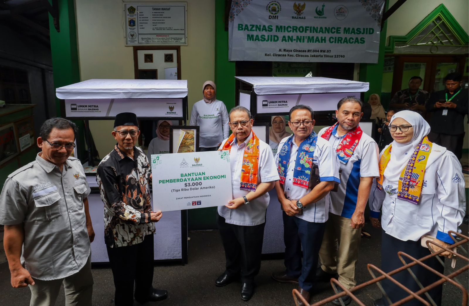 Baznas dan Angkasa Malaysia Salurkan Bantuan Koperasi di Masjid Jami Annimah