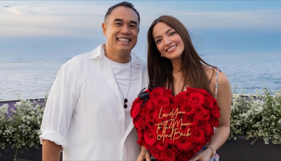 Nia Ramadhani Pamer Foto Mesra Bareng Suami, Bantah Isu Rumah Tangganya Retak