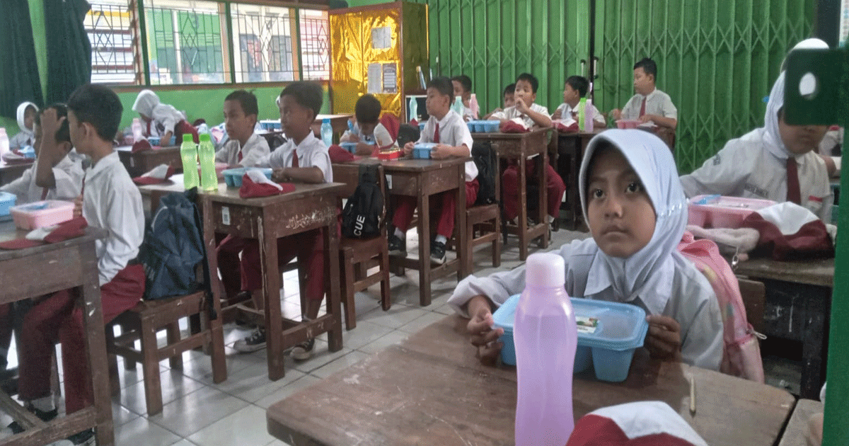 Hujan Sedikit Langsung PJJ, Legislator Ingatkan Risiko Turunnya Kualitas Belajar 1 Hujan Sedikit Langsung PJJ, Legislator Ingatkan Risiko Turunnya Kualitas Belajar