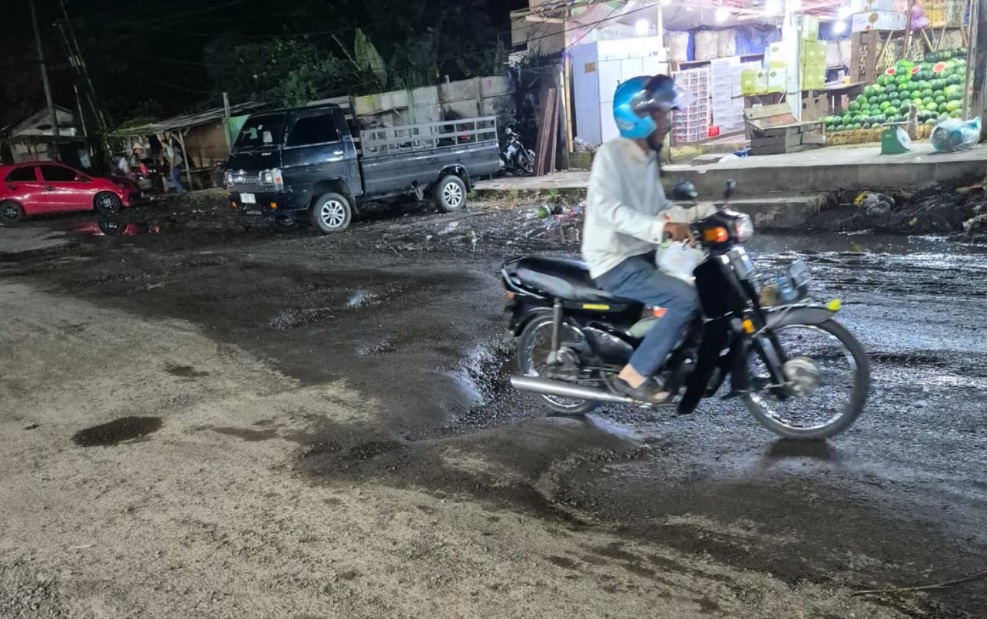 Infrastruktur Pasar Rau Memprihatinkan: Jalan Berlubang dan Banjir Hambat Aktivitas Distribusi