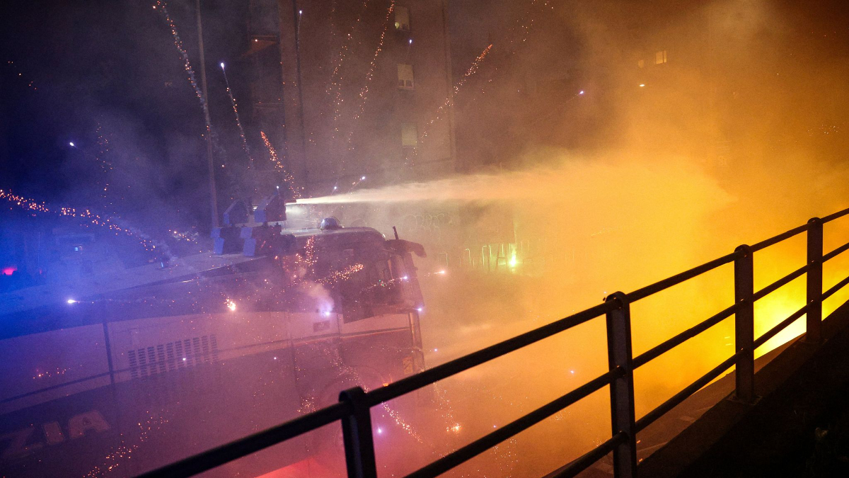 Polisi Italia Bentrok dengan Demonstran Anti-Olimpiade di Milan, Enam Orang Ditangkap