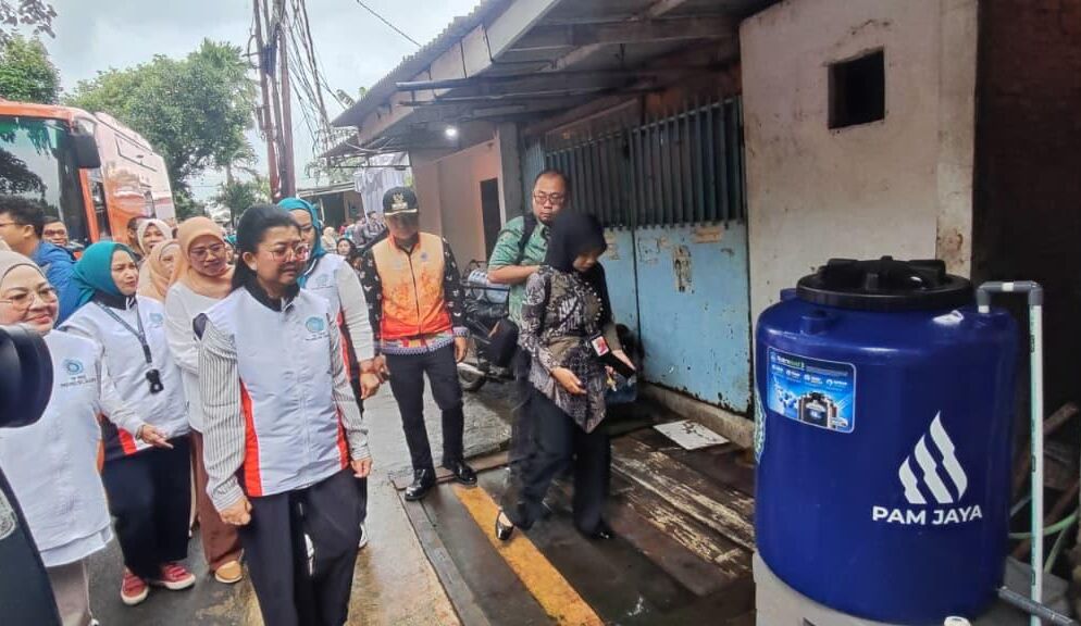 Kolaborasi TP PKK dan PAM JAYA, Ribuan Toren Air Disalurkan ke Permukiman Warga