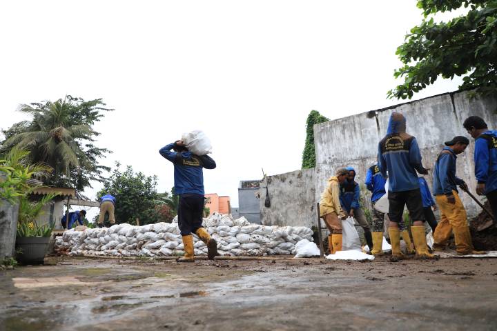 Atasi Tanggul Longsor, Pemkot Tangerang Gerak Cepat Bangun Kisdam di Komplek Ciledug Indah 2 1 Atasi Tanggul Longsor, Pemkot Tangerang Gerak Cepat Bangun Kisdam di Komplek Ciledug Indah 2