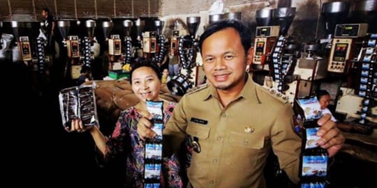 Bertahan 100 Tahun, Kopi Legendaris Bogor Masih Hidup di Dinding Warung 1 Bertahan 100 Tahun, Kopi Legendaris Bogor Masih Hidup di Dinding Warung