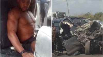 Petinju Anthony Joshua dibantu keluar dari SUV yang hancur setelah kecelakaan di Nigeria.