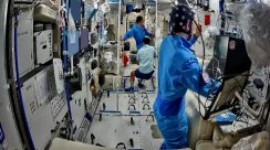 Tiga taikonaut misi Shenzhou-21 melakukan eksperimen ilmiah di stasiun luar angkasa China.