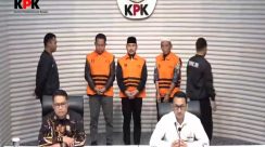 Bupati Bekasi dan Ayahnya Ditangkap KPK