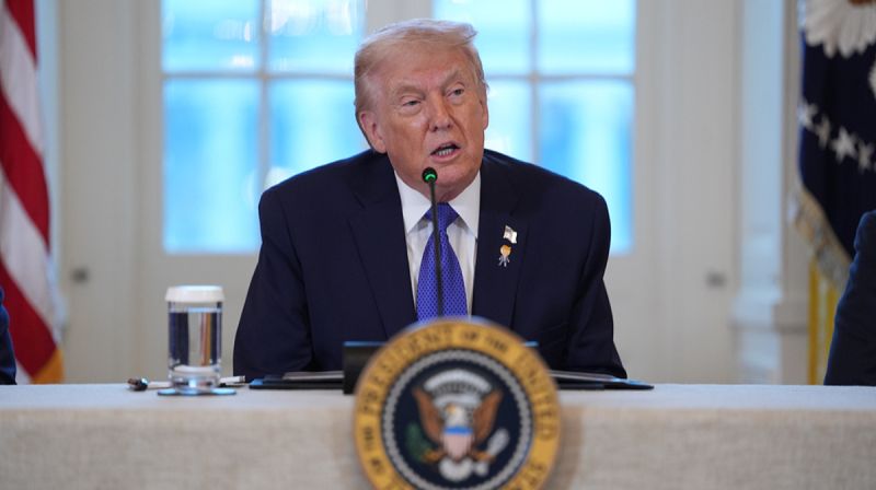 Presiden Donald Trump berbicara di Gedung Putih di tengah laporan pertimbangan serangan militer AS terhadap Iran dan meningkatnya ketegangan regional.