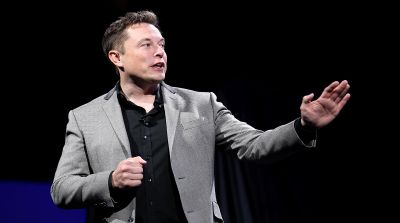 Elon Musk menanggapi ancaman Inggris untuk memblokir AI Grok di tengah perdebatan kebebasan berbicara dan regulasi teknologi.