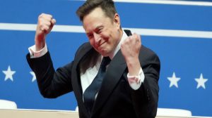 Elon Musk menghadiri acara Tesla di Texas setelah Mahkamah Agung Delaware mengembalikan paket sahamnya senilai $139 miliar.