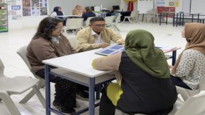 Gubernur Banten Andra Soni mengambil rapor anaknya di sekolah Tangerang Selatan.
