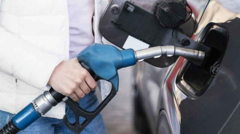 Ilustrasi pengisian BBM